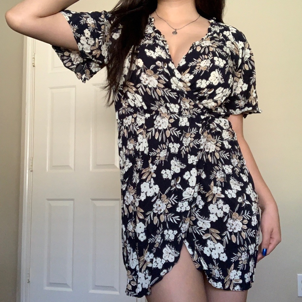 Zara basic floral dress 🌾